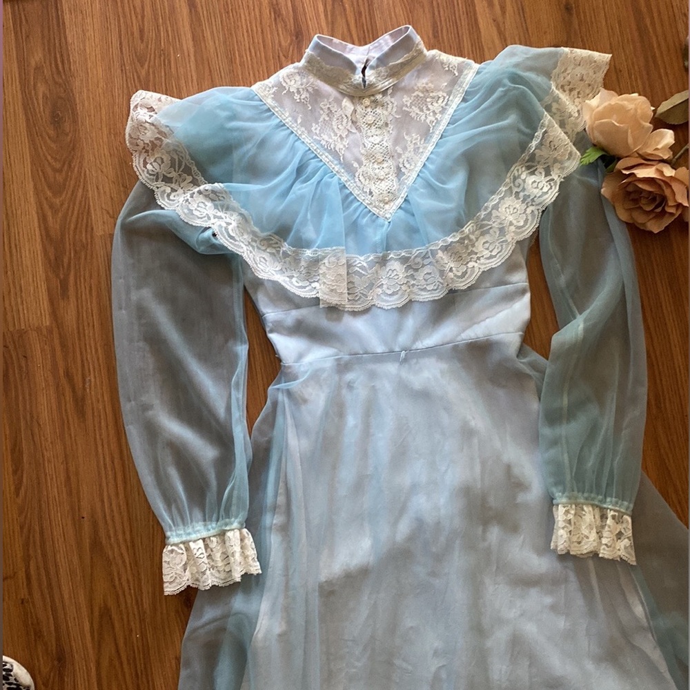 Vintage 1970s Cottagecore prairie dress in storm cloud blue lace chiffon puff - Picture 8 of 11
